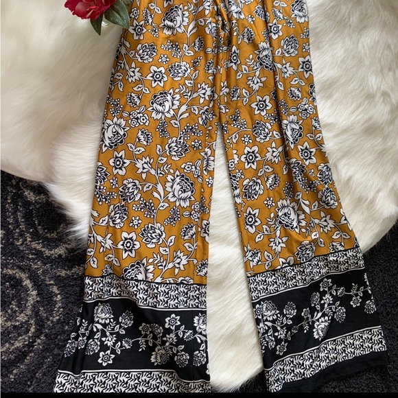 *NWT Women’s palazzo pants SIZE XS NWT* - Picture 2 of 9